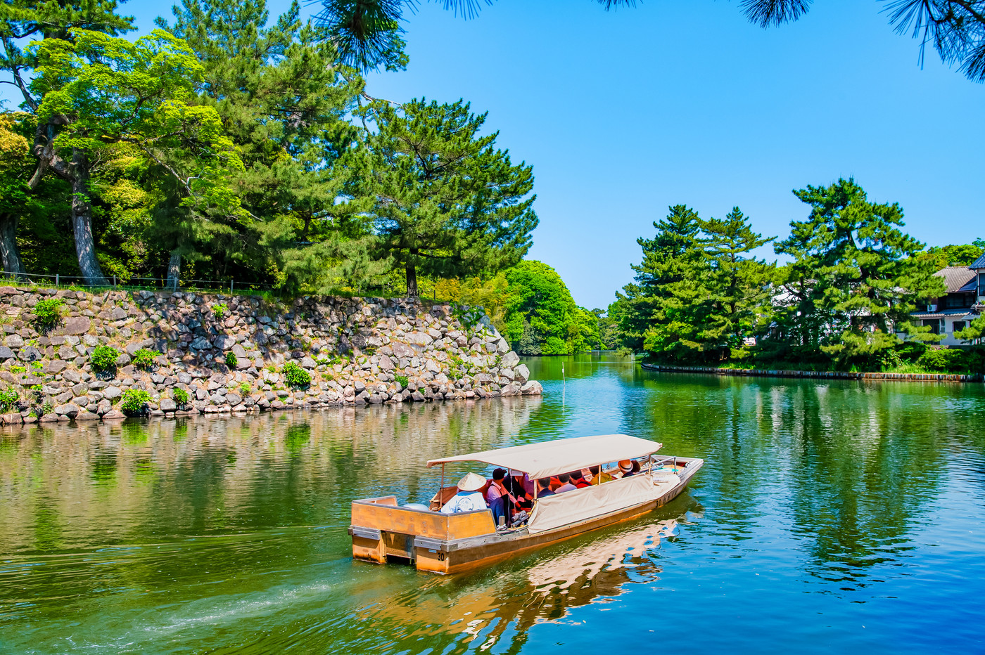 島根 松江城　堀川を行く遊覧船