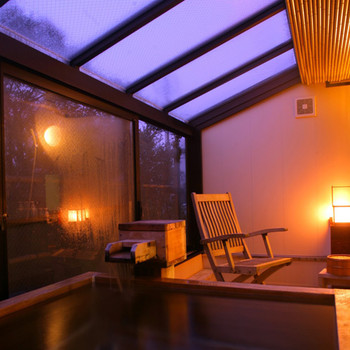 上質な老舗湯宿で温泉と「加能ガニ」の幸せに浸る3461793