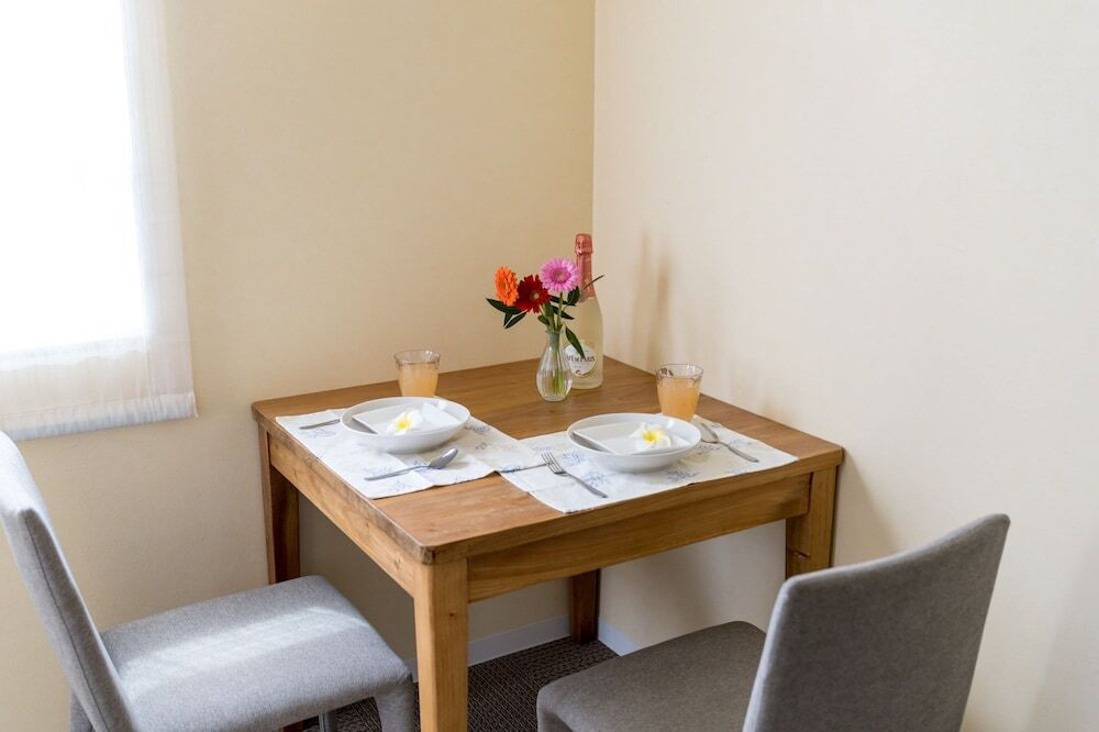 客室内のダイニングエリア