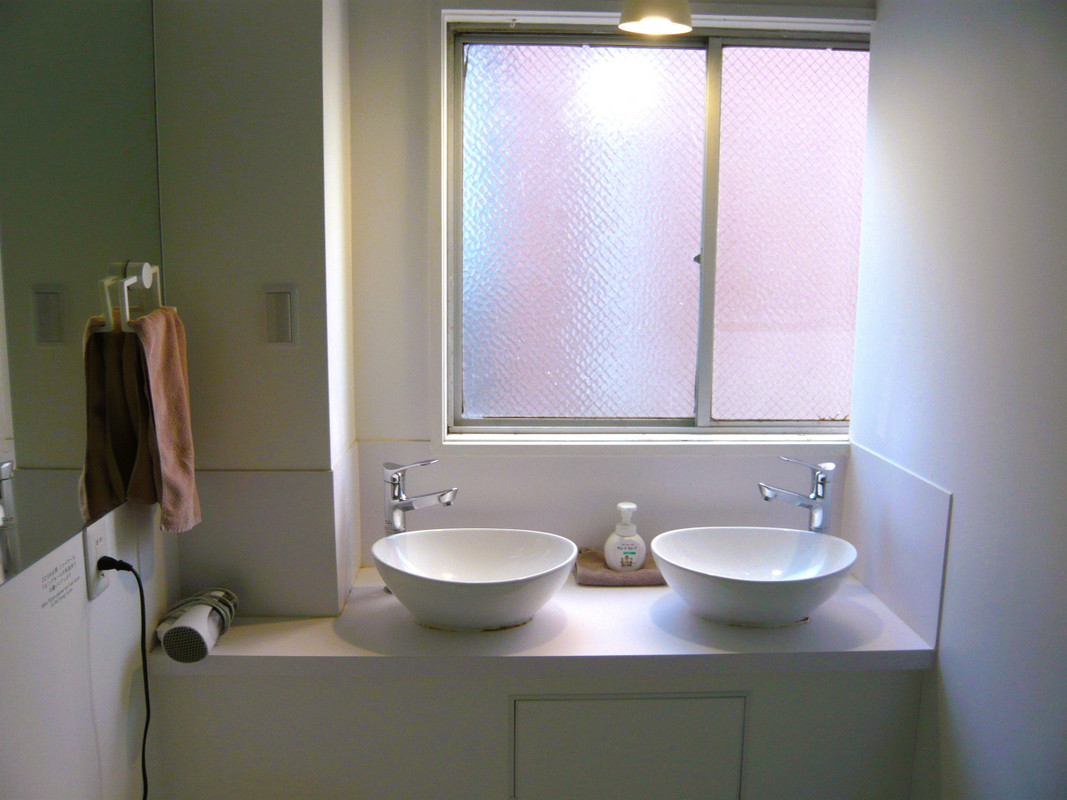 ４階　共同スペースの洗面台