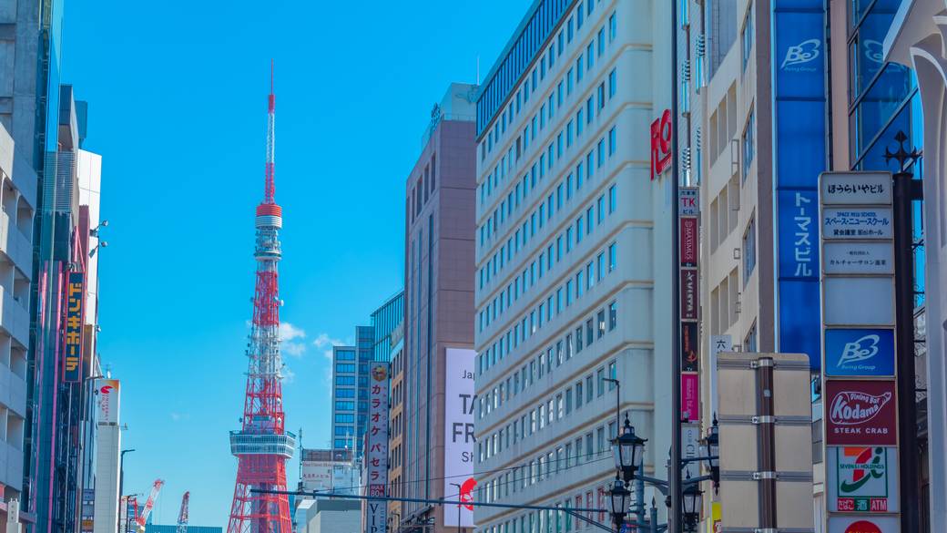 華やかな街
「六本木」に到着
 / 1