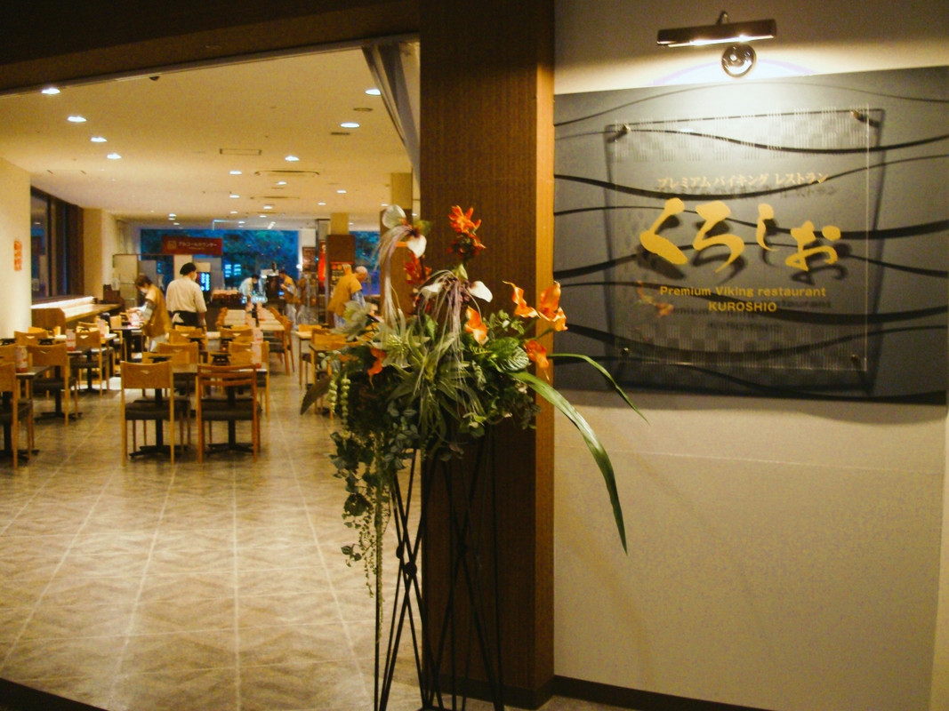 ２階　バイキングレストランは放任主義？