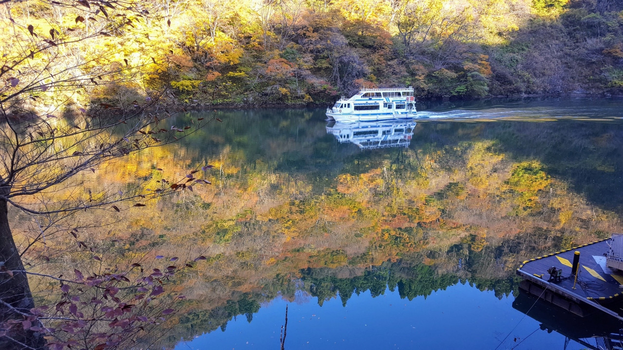 日本では珍しい、川沿いなのにお船でしか行けないお宿です。