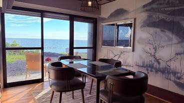 客室内のダイニングエリア / 27