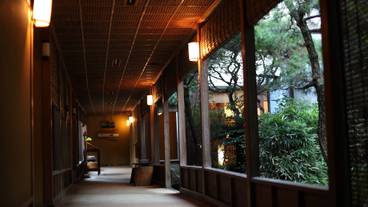 大浴場前の廊下 / 2