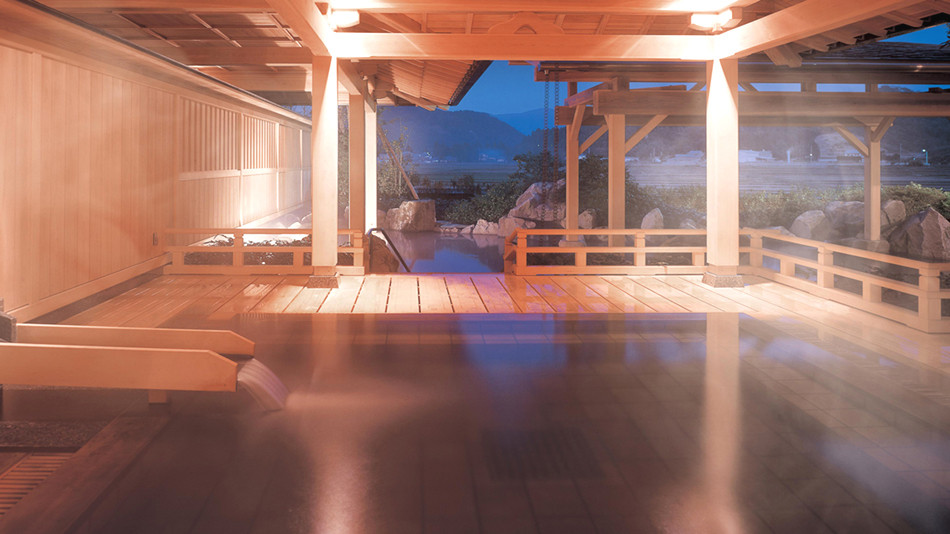 約6000坪の庭園や館内の生け花に心潤う宿3912372