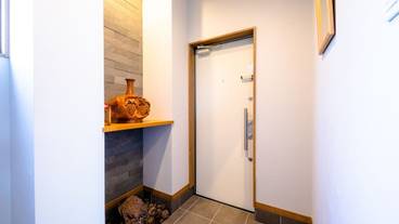 内部エントランス / 2