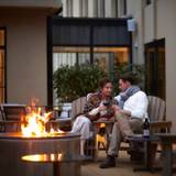 ラウンジ＆パティオで
焚き火にあたる非日常 / 2