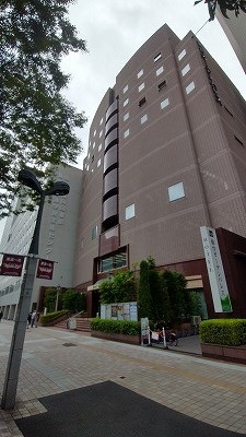 再開発地区で道路もゆったりしています