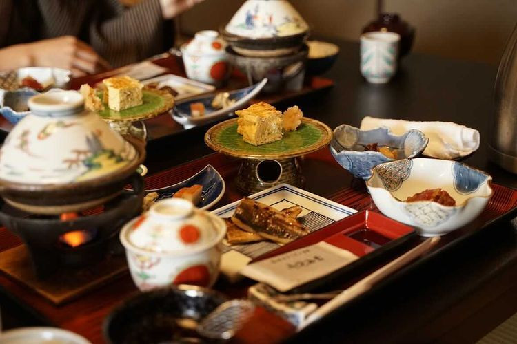 おかずの種類がたくさんの和定食。