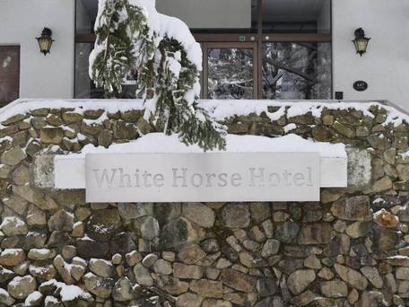 ホワイトホースホテル / 2