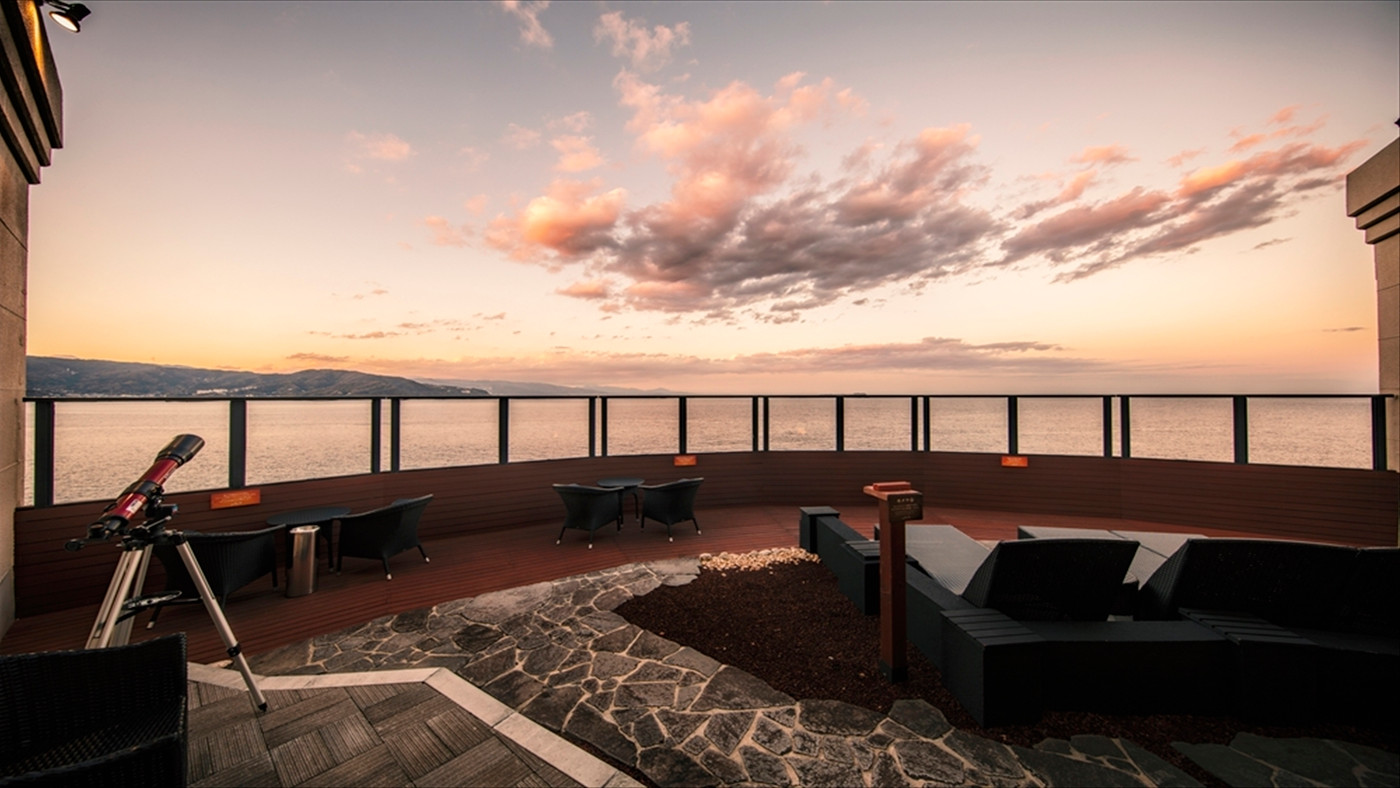 海を望む露天風呂と古代檜の内風呂で温泉三昧3697126