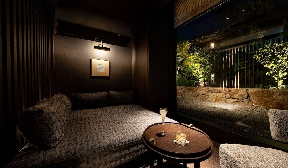 店内には落ち着いた半個室も / 3