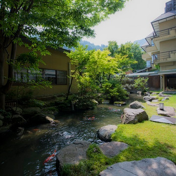 源泉かけ流しの露天風呂付き客室で、のんびり癒しの旅を4261877