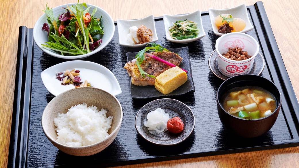 朝食の和食膳 / 4