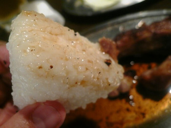 「骨付鳥 一鶴 丸亀本店」料理 929447 タレを吸って美味しい