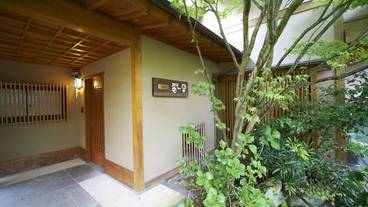 施設の入り口 / 26