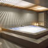 プール、ジム、美容室
充実の館内設備を堪能
 / 2