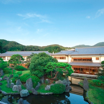 仲睦まじい合鴨の夫婦に自分たちを重ね合わせて♡源泉かけ流しの足湯から池をながめてのんびり4756049