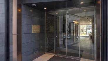 施設の入り口 / 32