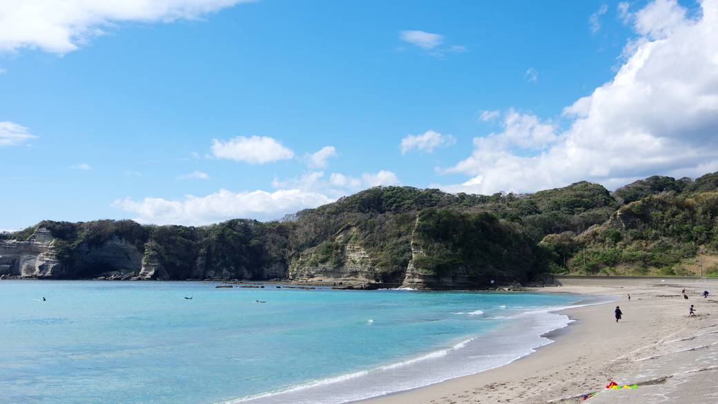 勝浦の海を目指して
車で贅沢旅へ出発 / 1