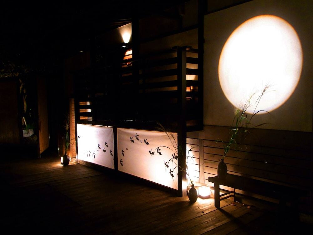 緑深い山間にある非日常を味わえる温泉旅館3521597