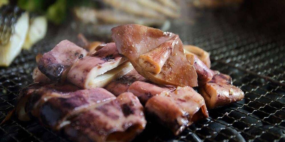 満足の朝食ビュッフェ
自由に作れる勝手丼 / 3