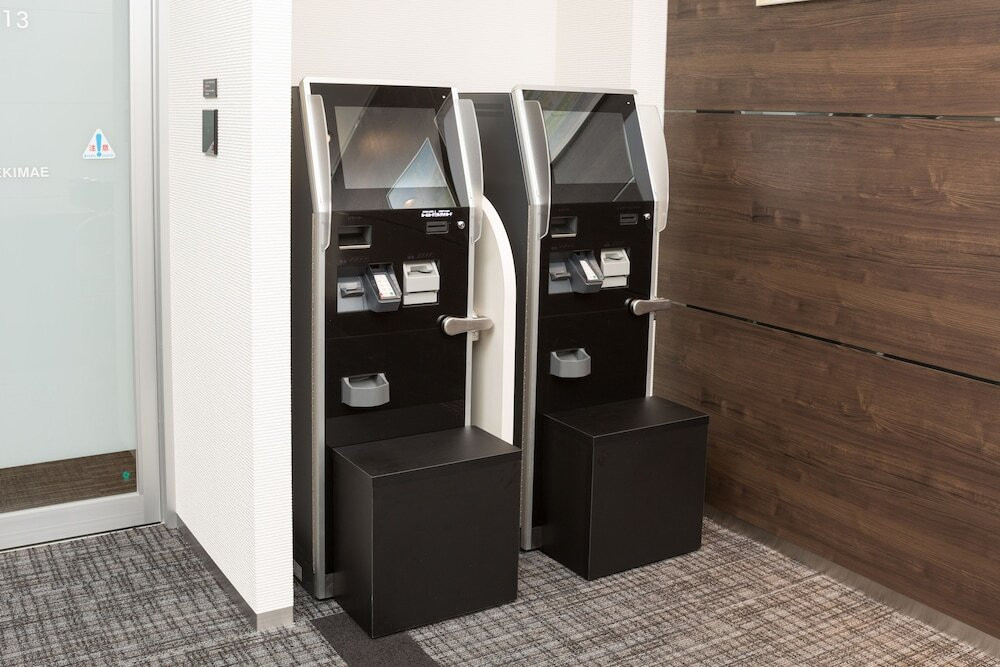 チェックイン / チェックアウト キオスク