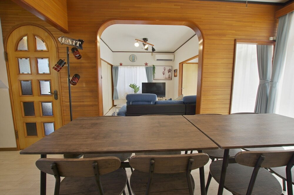 客室内のダイニングエリア