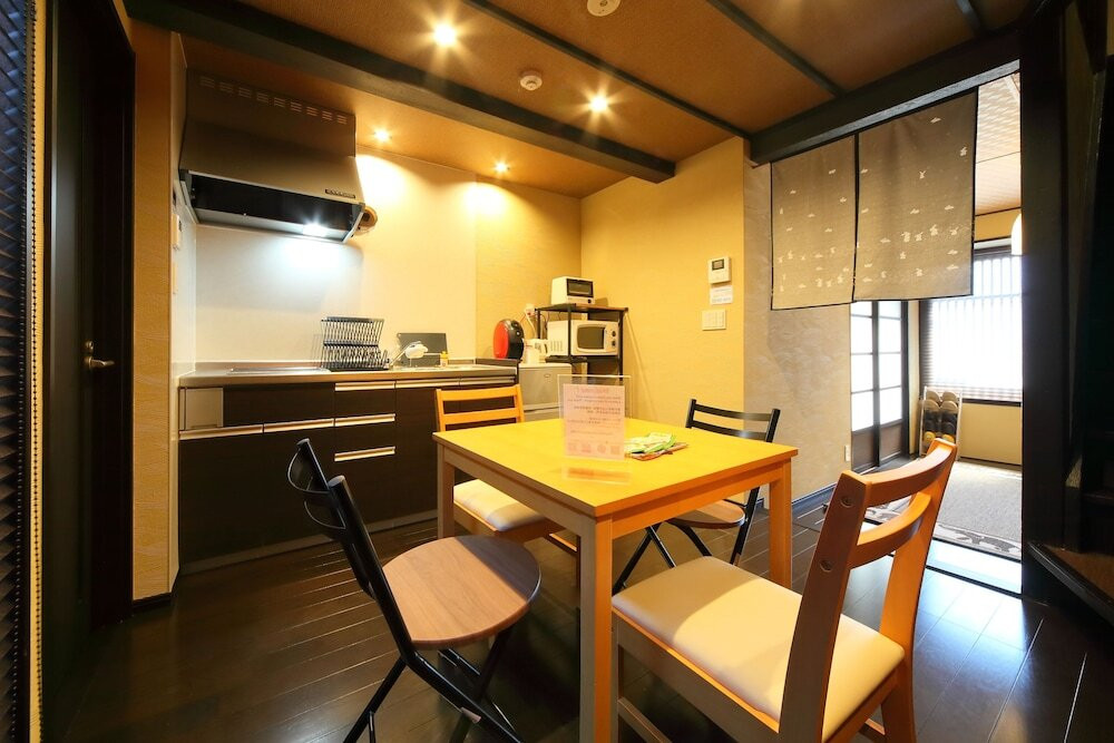 客室内のダイニングエリア