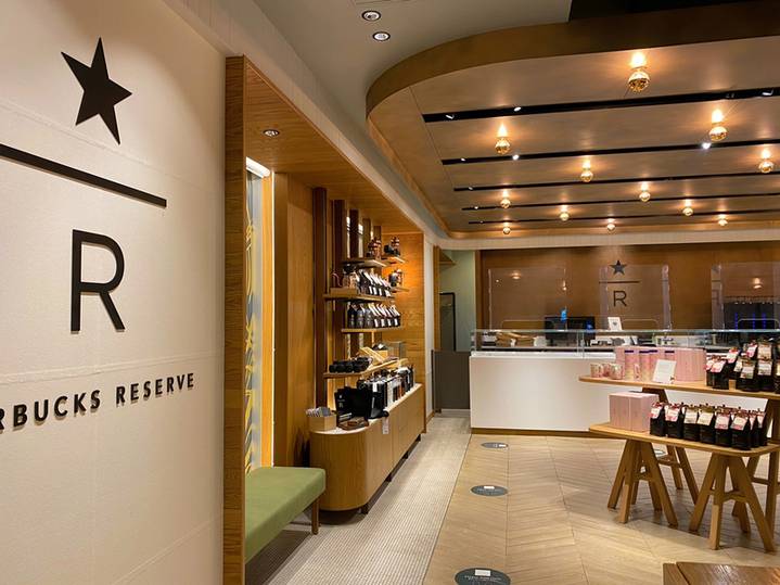 銀座で待ち合わせ
カフェでスイーツを堪能 / 4