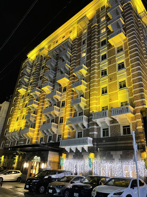 夜はネオン派手派手