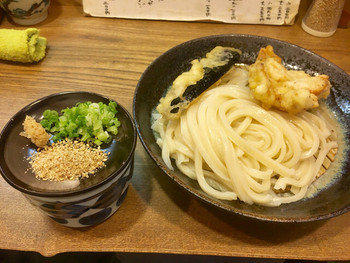 「うどん職人さぬき麺之介」料理 898165 薬味は生姜と細葱、すりごま