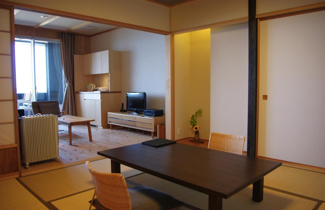 「里海邸　」 その他 167157746 客室のリビングスペースからテラス