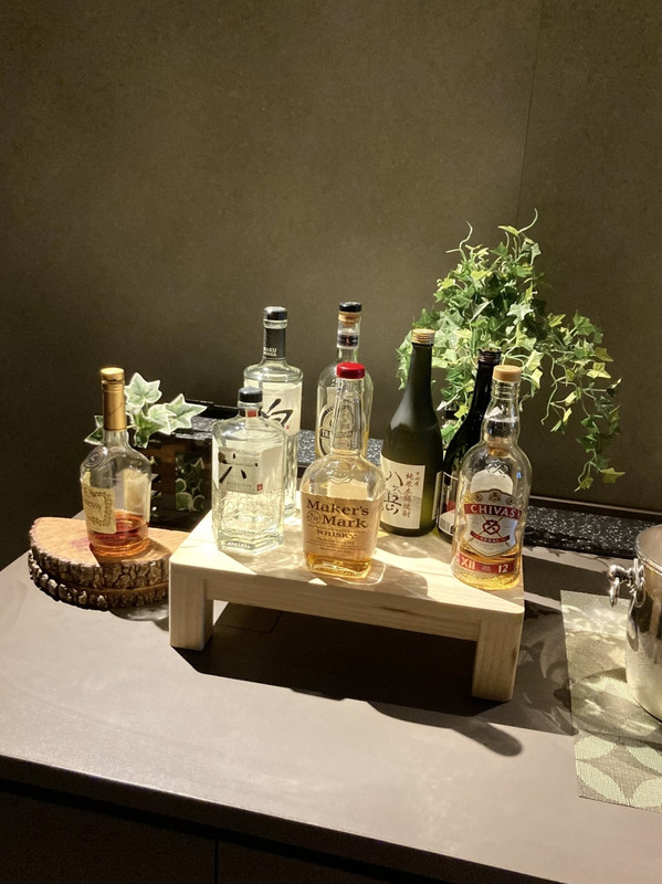 ラウンジでカクテルタイム