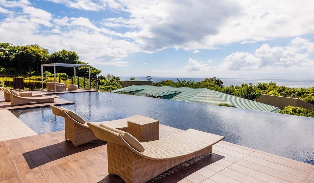 昼の水盤テラス / 1