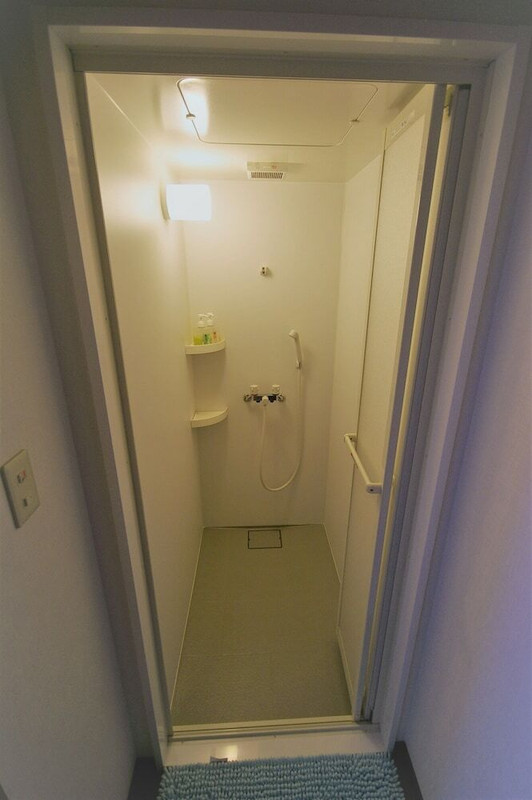 バスルームのシャワー