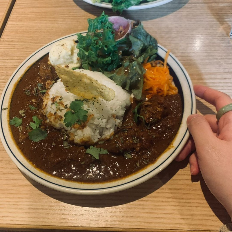 「Cafe&Bar 3rd」自慢のカレー。ランチのほかディナー、スイーツも楽しめます。 / 1