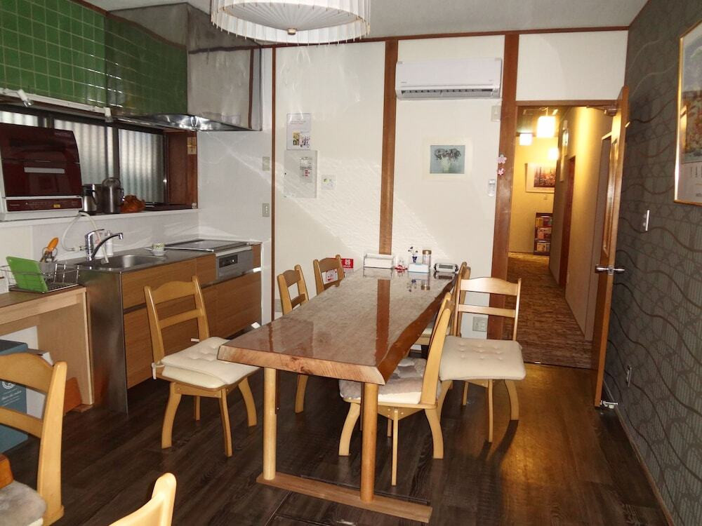 客室内のダイニングエリア