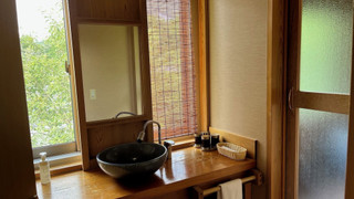 [和洋ツイン] 内風呂付(信楽焼)+洋式ベッド…46平米