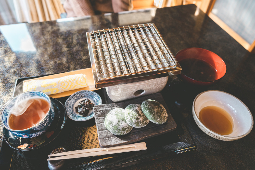 「比叡・三九良」 料理 162892335 焼きもちセット 1100yen  ほうじ茶 330yen