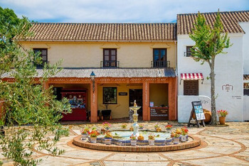 泊まることが旅の目的!豪華で上質なホテルがずらり3504244