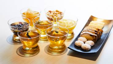 ラウンジ　午後のお菓子や飲み物のサービス / 2