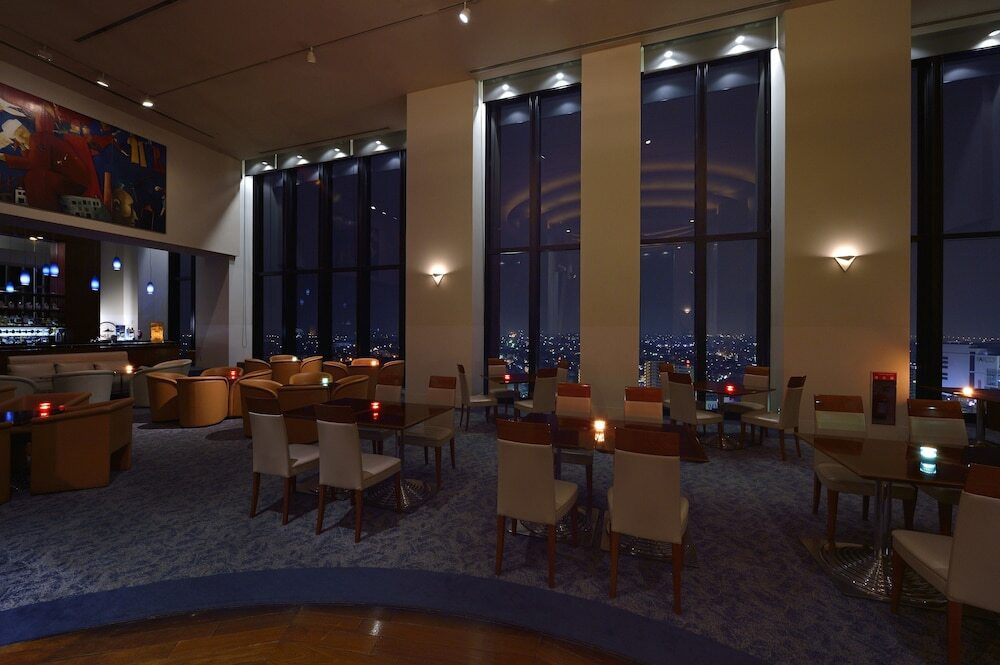 高さ約100メートルのハイクオリティ高層シティホテル4009715