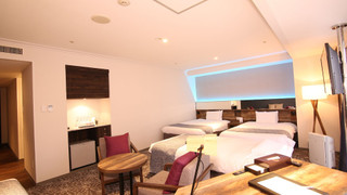 グランド ツインルーム+ソファーベッド2台 (ユニットタイプバスルーム、トイレ仕切り、シャワーブース)