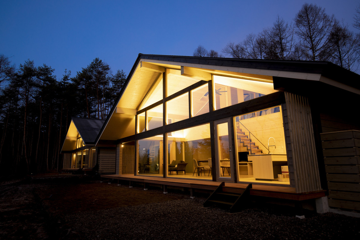 夜のヴィラ外観