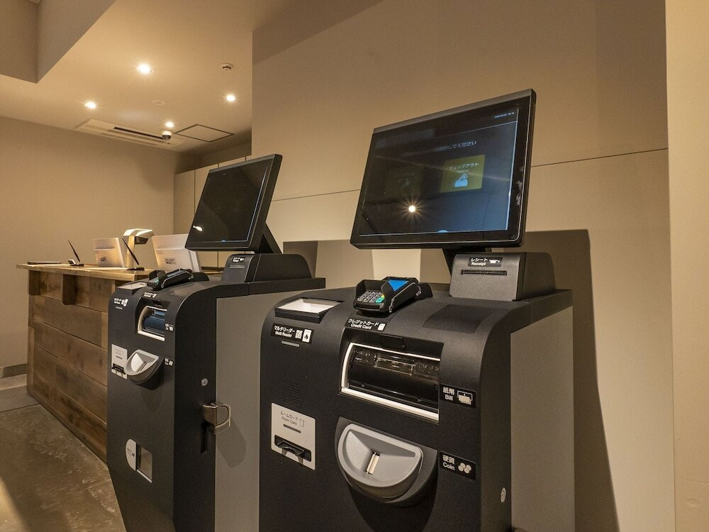 チェックイン / チェックアウト キオスク