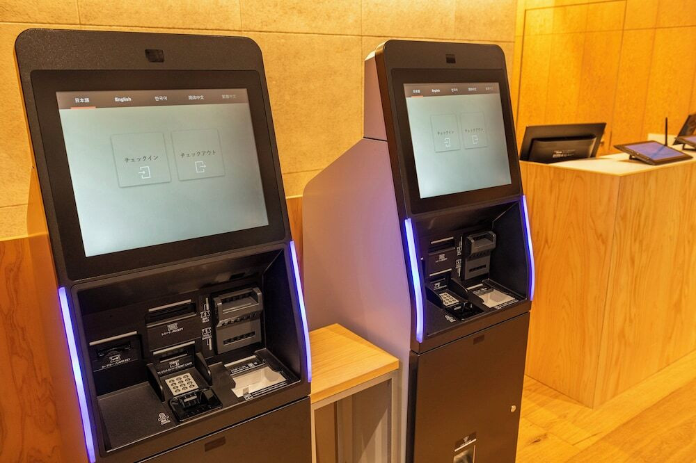 チェックイン / チェックアウト キオスク