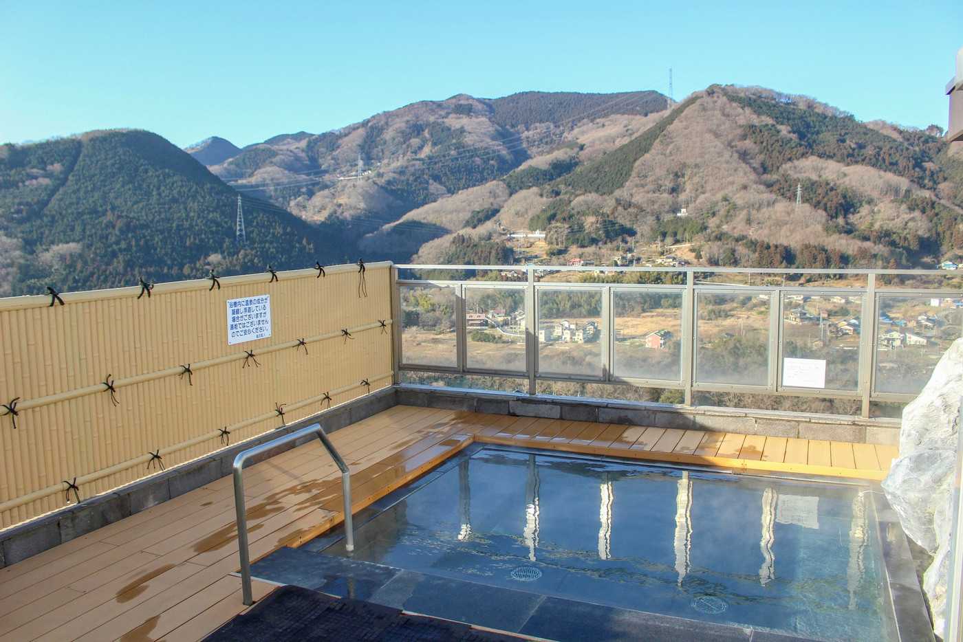 のぼせに注意♡露天風呂で五感を癒しつつ、女子トークで盛り上がる1829334