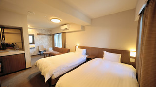 デラックスツインルーム (セミダブルベッド2台 + ソファー) 禁煙 (30平米)